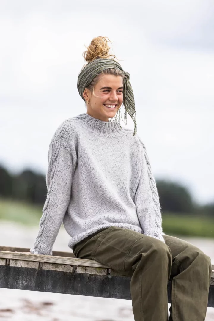 Kristine Lysdahl der sidder ved vandet